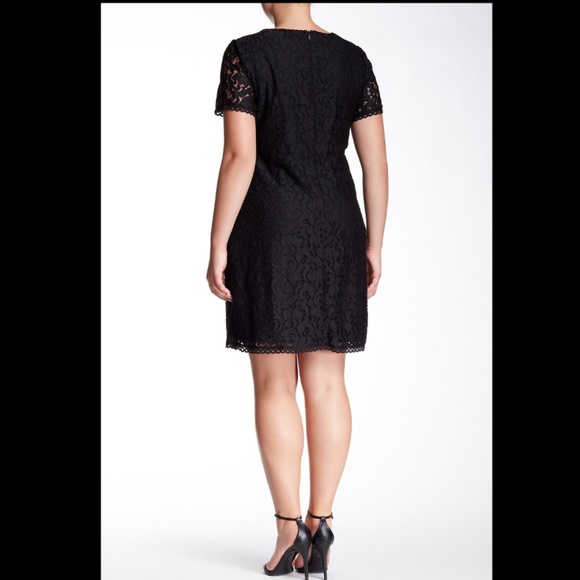 Regal Scroll Black Lace Shift Dress, Short Sleeves - Picture 3 of 11